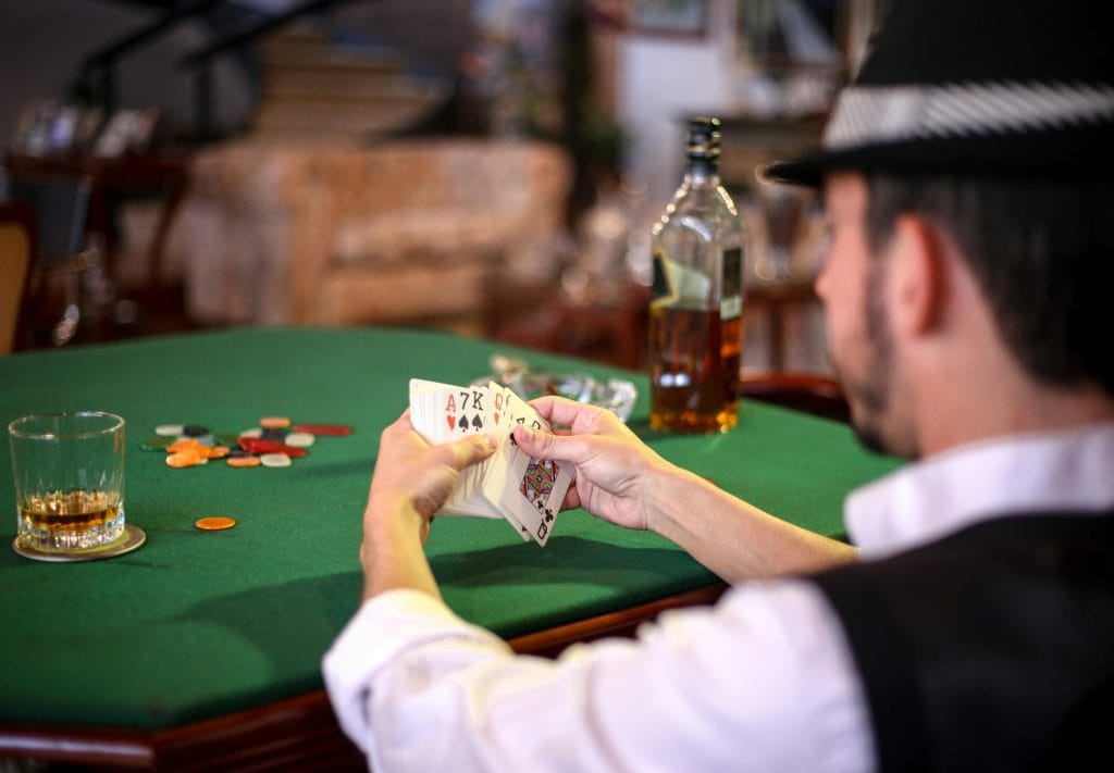 Hướng Dẫn Chơi Poker Kết Hợp Dự Đoán Xác Suất